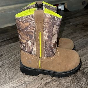 Toddler camo boots